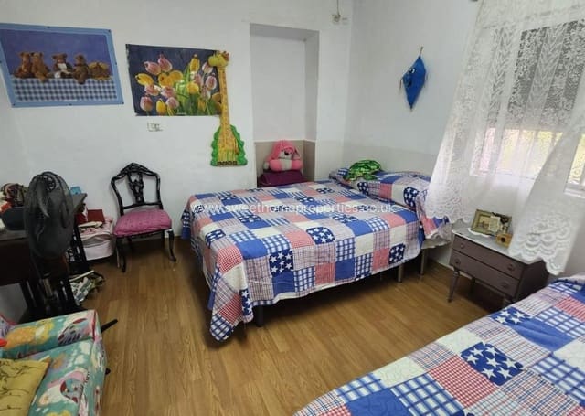 8 slaapkamer Villa te koop in La Canalosa, Hondón de las Nieves met zwembad - € 157.000 (Ref: 9571722)