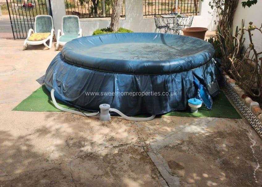 8 bedroom Villa for sale in La Canalosa with pool - € 157,000 (Ref: 9571722)