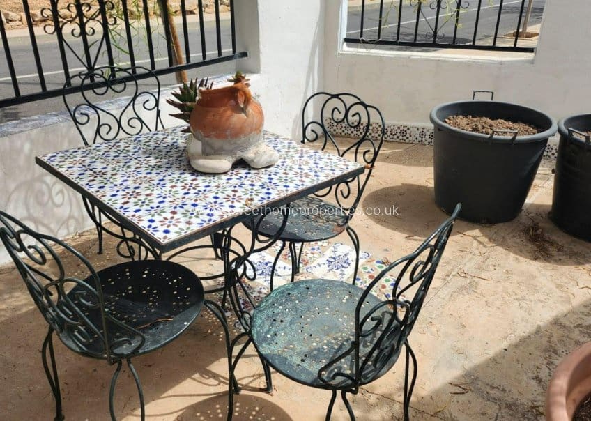 8 bedroom Villa for sale in La Canalosa with pool - € 157,000 (Ref: 9571722)