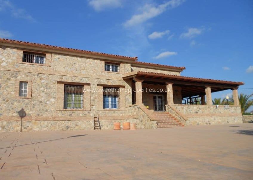 Finca/Casa Rural de 8 habitaciones en La Romana en venta con piscina garaje - 800.000 € (Ref: 9571724)