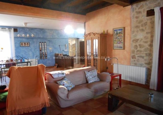 8 makuuhuone Maalaistalo myytävänä paikassa La Romana mukana uima-altaan 
autotalli - 800 000 € (Ref: 9571724)