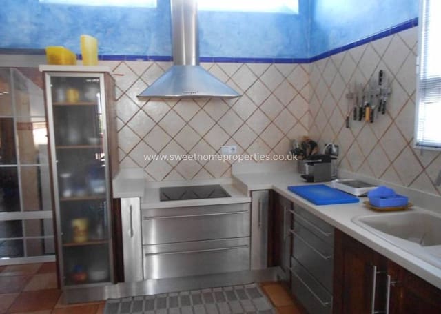 8 makuuhuone Maalaistalo myytävänä paikassa La Romana mukana uima-altaan 
autotalli - 800 000 € (Ref: 9571724)