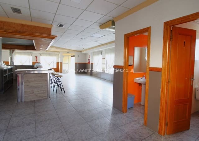 5 soveværelse Erhverv til salg i Jacarilla med garage - € 499.000 (Ref: 9571727)