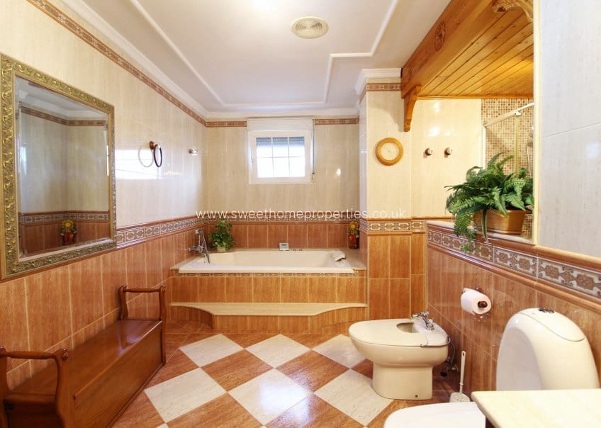 5 soveværelse Erhverv til salg i Jacarilla med garage - € 499.000 (Ref: 9571727)