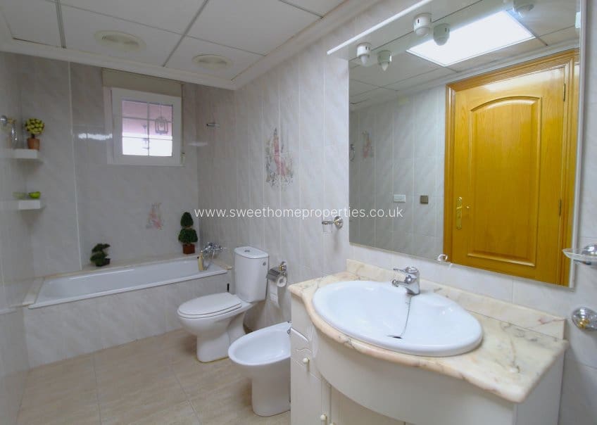 5 soveværelse Erhverv til salg i Jacarilla med garage - € 499.000 (Ref: 9571727)