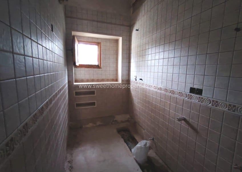 3 makuuhuone Maalaistalo myytävänä paikassa La Romana mukana uima-altaan 
autotalli - 177 000 € (Ref: 9583111)