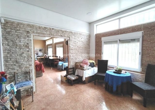 3 makuuhuone Maalaistalo myytävänä paikassa La Romana mukana uima-altaan 
autotalli - 177 000 € (Ref: 9583111)