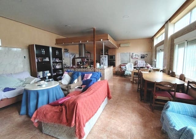 3 makuuhuone Maalaistalo myytävänä paikassa La Romana mukana uima-altaan 
autotalli - 177 000 € (Ref: 9583111)