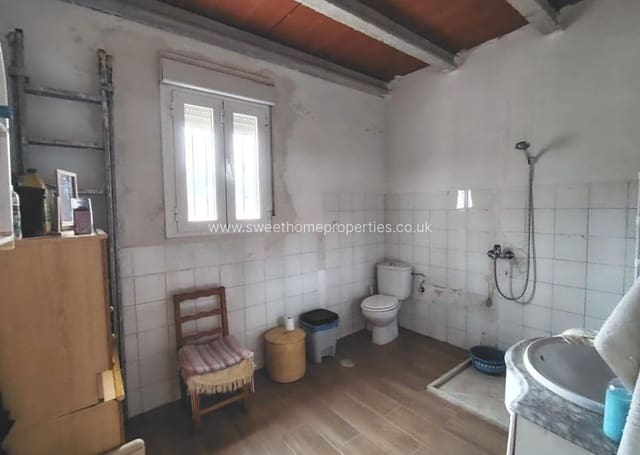 3 makuuhuone Maalaistalo myytävänä paikassa La Romana mukana uima-altaan 
autotalli - 177 000 € (Ref: 9583111)