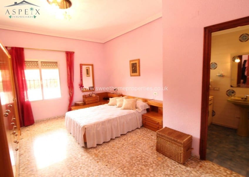 4 makuuhuone Maalaistalo myytävänä paikassa Muchamiel / Mutxamel - 600 000 € (Ref: 9585109)