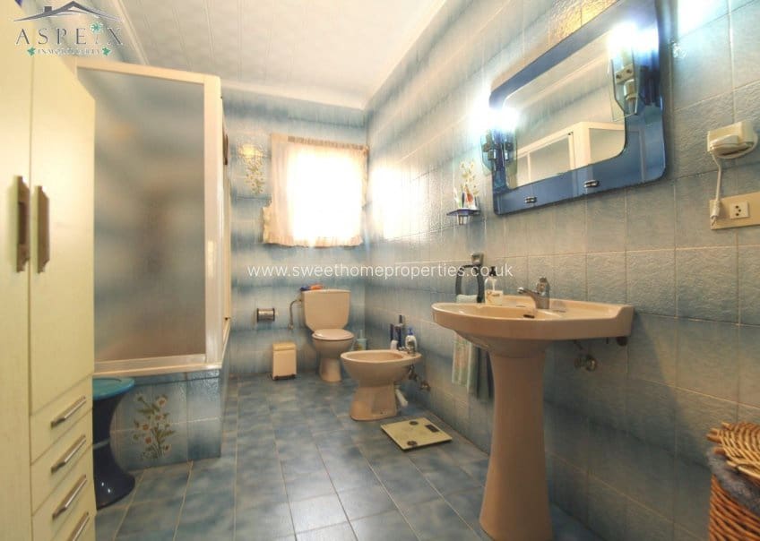 4 makuuhuone Maalaistalo myytävänä paikassa Muchamiel / Mutxamel - 600 000 € (Ref: 9585109)