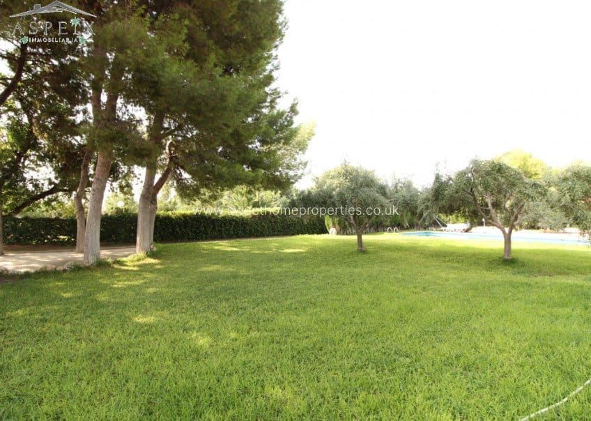 4 makuuhuone Maalaistalo myytävänä paikassa Muchamiel / Mutxamel - 600 000 € (Ref: 9585109)