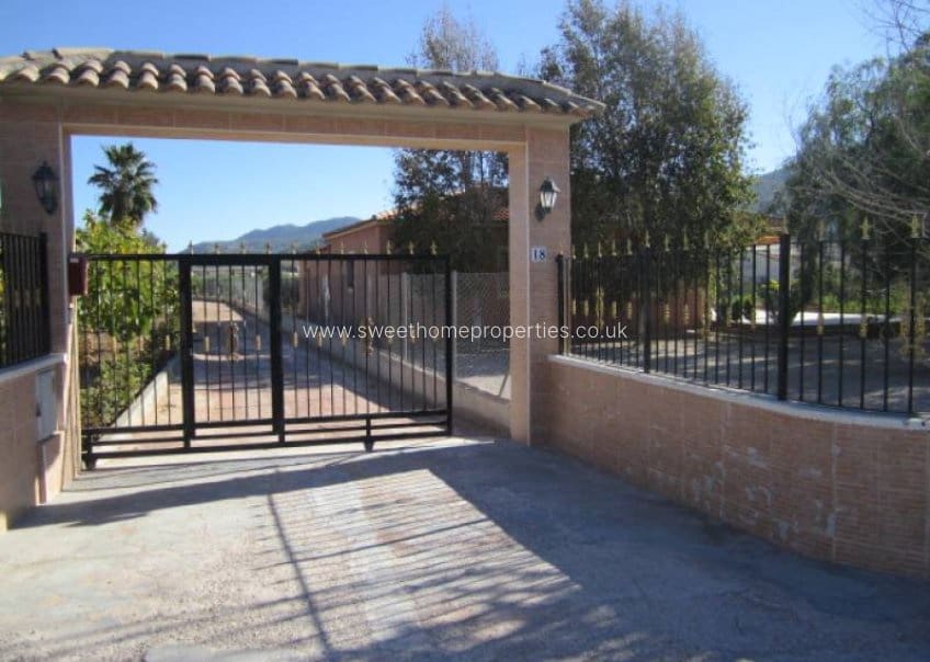 4 bedroom Finca/Country House for sale in Hondon de los Frailes with pool garage - € 180,000 (Ref: 9585110)