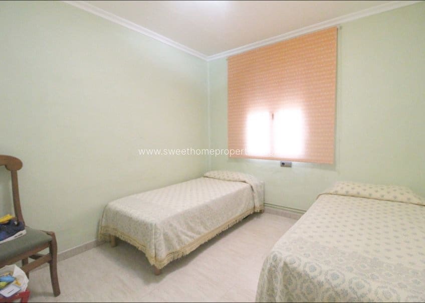 4 makuuhuone Maalaistalo myytävänä paikassa La Romana mukana uima-altaan 
autotalli - 350 000 € (Ref: 9585112)