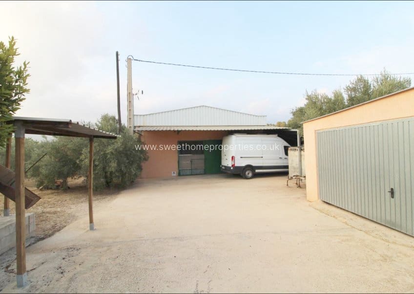 4 makuuhuone Maalaistalo myytävänä paikassa La Romana mukana uima-altaan 
autotalli - 350 000 € (Ref: 9585112)