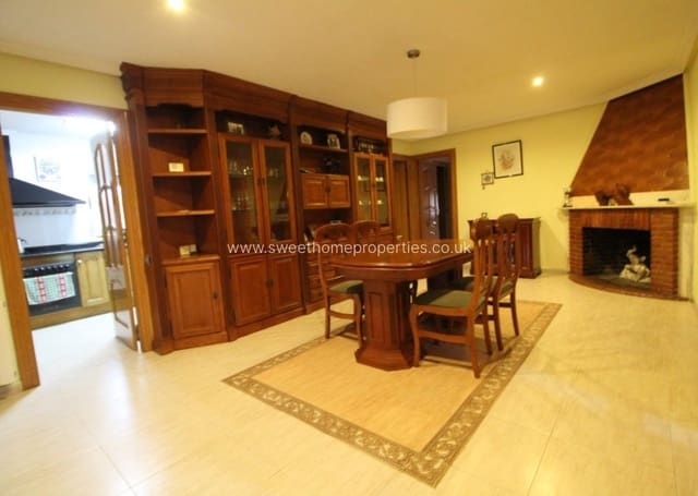 4 makuuhuone Maalaistalo myytävänä paikassa La Romana mukana uima-altaan 
autotalli - 350 000 € (Ref: 9585112)