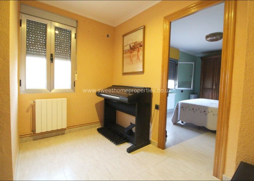 4 makuuhuone Maalaistalo myytävänä paikassa La Romana mukana uima-altaan 
autotalli - 350 000 € (Ref: 9585112)