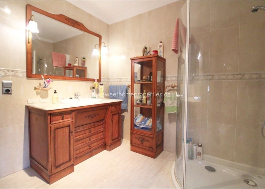 4 makuuhuone Maalaistalo myytävänä paikassa La Romana mukana uima-altaan 
autotalli - 350 000 € (Ref: 9585112)