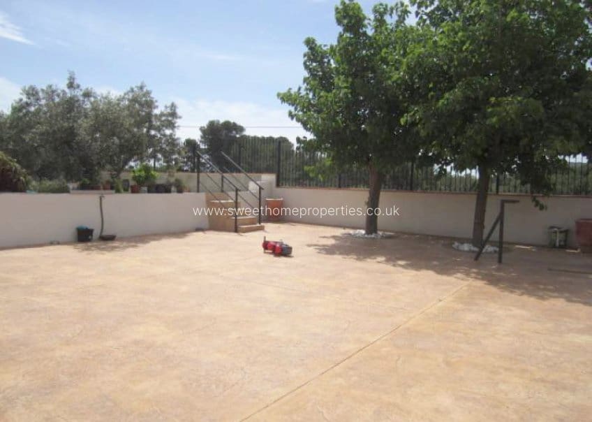 4 makuuhuone Maalaistalo myytävänä paikassa La Romana mukana uima-altaan 
autotalli - 350 000 € (Ref: 9585112)