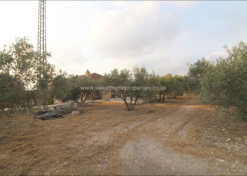 4 makuuhuone Maalaistalo myytävänä paikassa La Romana mukana uima-altaan 
autotalli - 350 000 € (Ref: 9585112)