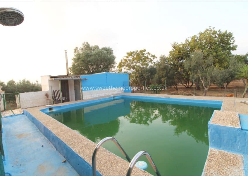 4 makuuhuone Maalaistalo myytävänä paikassa La Romana mukana uima-altaan 
autotalli - 350 000 € (Ref: 9585112)