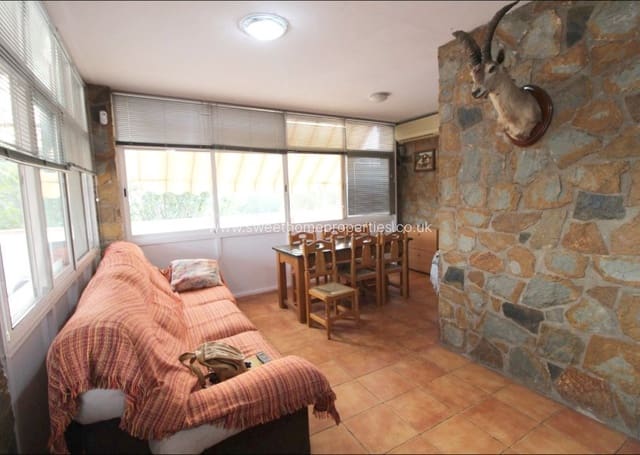 4 makuuhuone Maalaistalo myytävänä paikassa La Romana mukana uima-altaan 
autotalli - 350 000 € (Ref: 9585112)