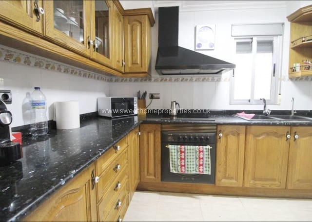 4 makuuhuone Maalaistalo myytävänä paikassa La Romana mukana uima-altaan 
autotalli - 350 000 € (Ref: 9585112)