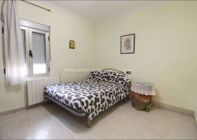 4 makuuhuone Maalaistalo myytävänä paikassa La Romana mukana uima-altaan 
autotalli - 350 000 € (Ref: 9585112)