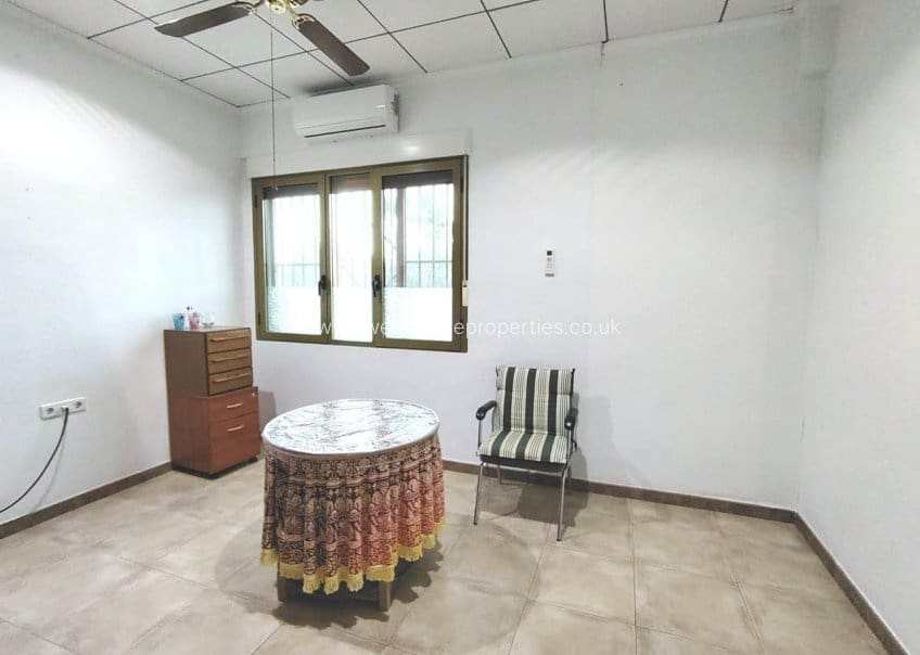 5 makuuhuone Huvila myytävänä paikassa Aspe mukana uima-altaan 
autotalli - 355 000 € (Ref: 9585115)