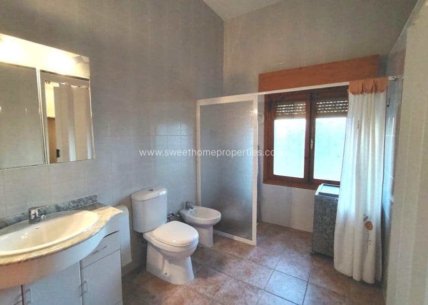 5 makuuhuone Huvila myytävänä paikassa Aspe mukana uima-altaan 
autotalli - 355 000 € (Ref: 9585115)