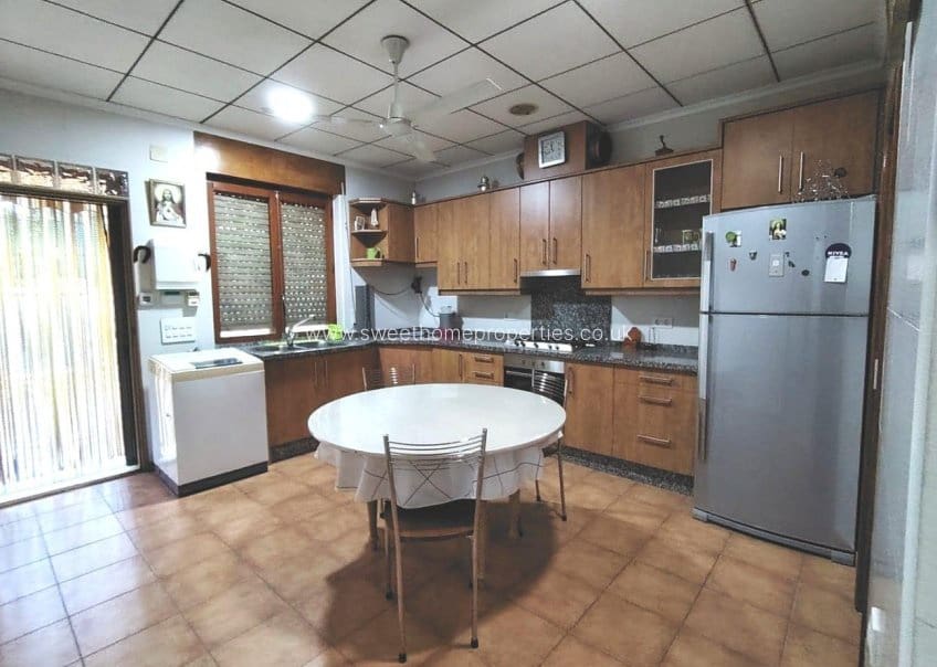 5 makuuhuone Huvila myytävänä paikassa Aspe mukana uima-altaan 
autotalli - 355 000 € (Ref: 9585115)