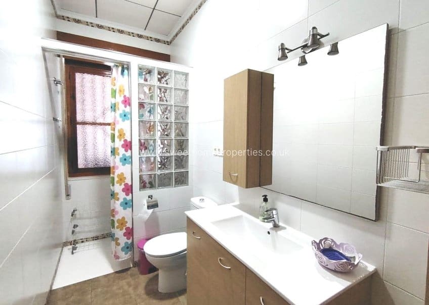 5 makuuhuone Huvila myytävänä paikassa Aspe mukana uima-altaan 
autotalli - 355 000 € (Ref: 9585115)