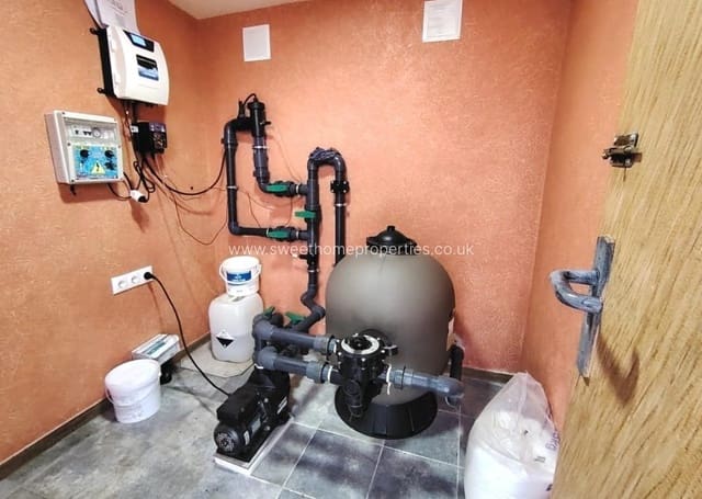 5 makuuhuone Huvila myytävänä paikassa Aspe mukana uima-altaan 
autotalli - 355 000 € (Ref: 9585115)