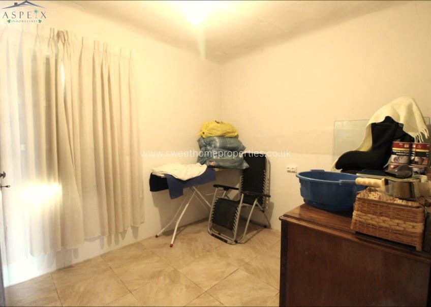 4 soveværelse Finca/Landehus til salg i La Hoya med swimmingpool garage - € 270.000 (Ref: 9585121)