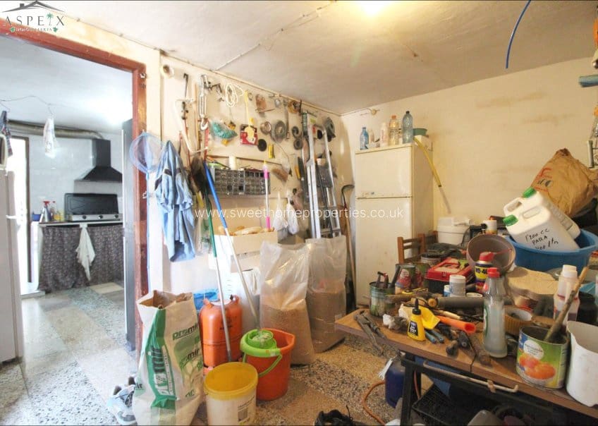 4 soveværelse Finca/Landehus til salg i La Hoya med swimmingpool garage - € 270.000 (Ref: 9585121)