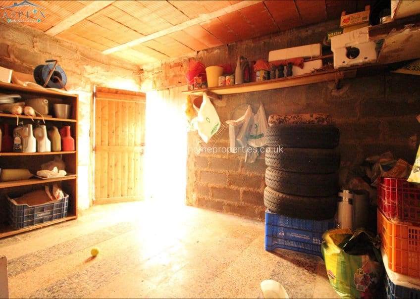 4 soveværelse Finca/Landehus til salg i La Hoya med swimmingpool garage - € 270.000 (Ref: 9585121)