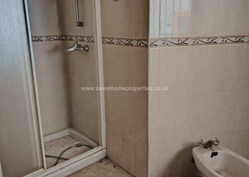 Casa de 6 habitaciones en Pinoso en venta con piscina - 150.000 € (Ref: 9585123)