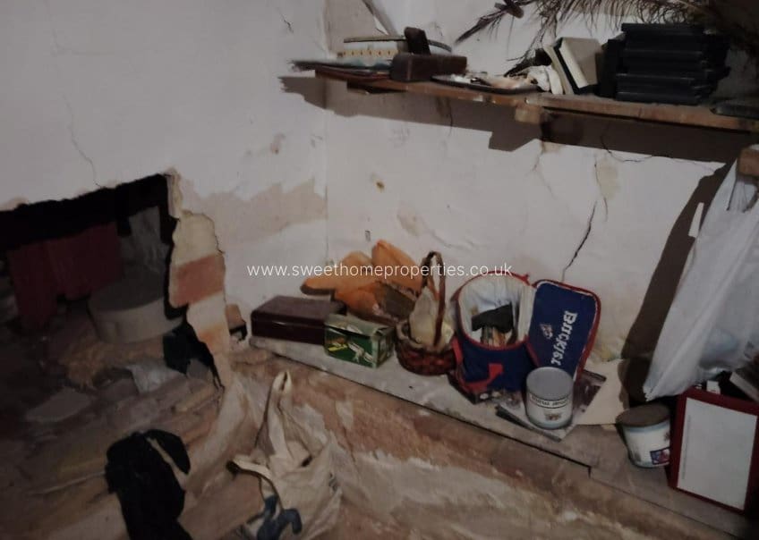 Casa de 6 habitaciones en Pinoso en venta con piscina - 150.000 € (Ref: 9585123)