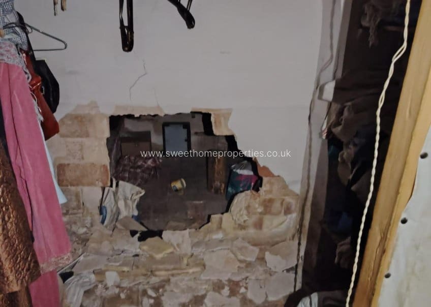 Casa de 6 habitaciones en Pinoso en venta con piscina - 150.000 € (Ref: 9585123)