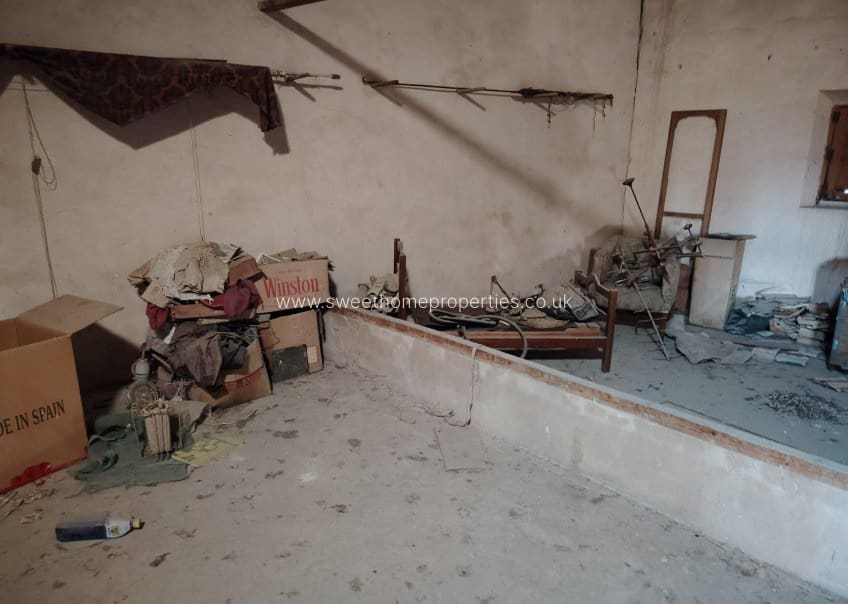 Casa de 6 habitaciones en Pinoso en venta con piscina - 150.000 € (Ref: 9585123)