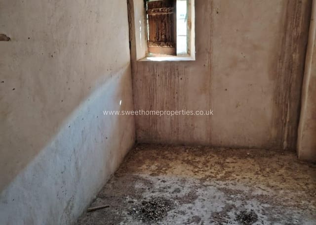 Casa de 6 habitaciones en Pinoso en venta con piscina - 150.000 € (Ref: 9585123)