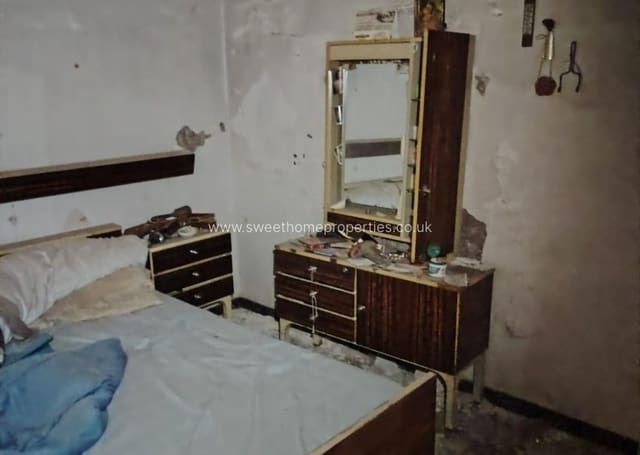 Casa de 6 habitaciones en Pinoso en venta con piscina - 150.000 € (Ref: 9585123)