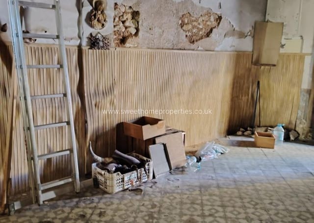 Casa de 6 habitaciones en Pinoso en venta con piscina - 150.000 € (Ref: 9585123)