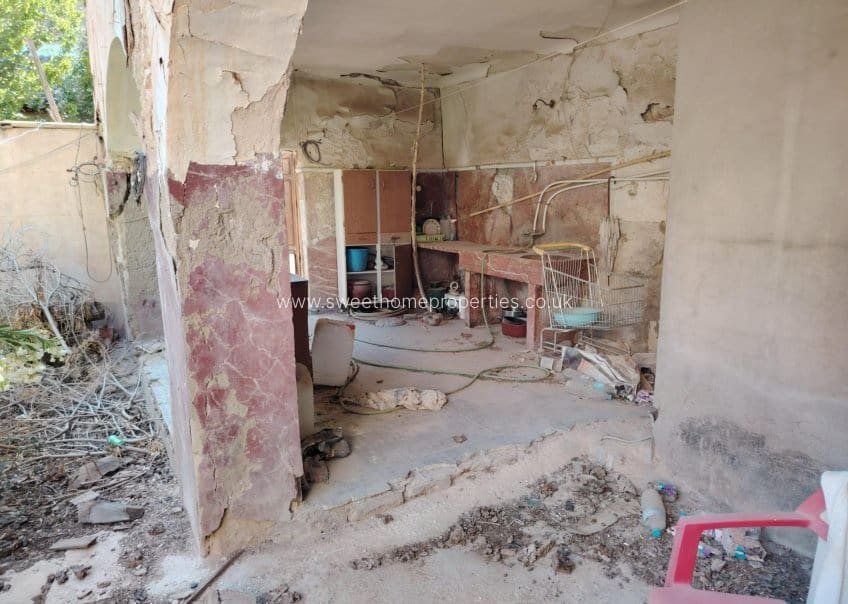 Casa de 6 habitaciones en Pinoso en venta con piscina - 150.000 € (Ref: 9585123)