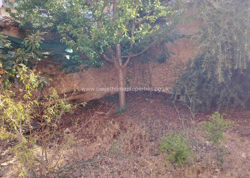 Casa de 6 habitaciones en Pinoso en venta con piscina - 150.000 € (Ref: 9585123)