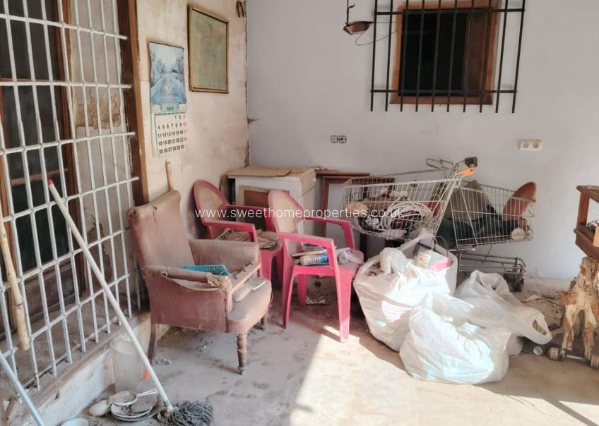 Casa de 6 habitaciones en Pinoso en venta con piscina - 150.000 € (Ref: 9585123)