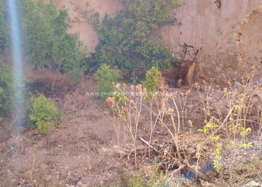 Casa de 6 habitaciones en Pinoso en venta con piscina - 150.000 € (Ref: 9585123)