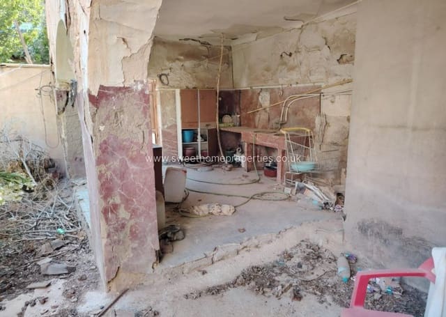 Casa de 6 habitaciones en Pinoso en venta con piscina - 150.000 € (Ref: 9585123)