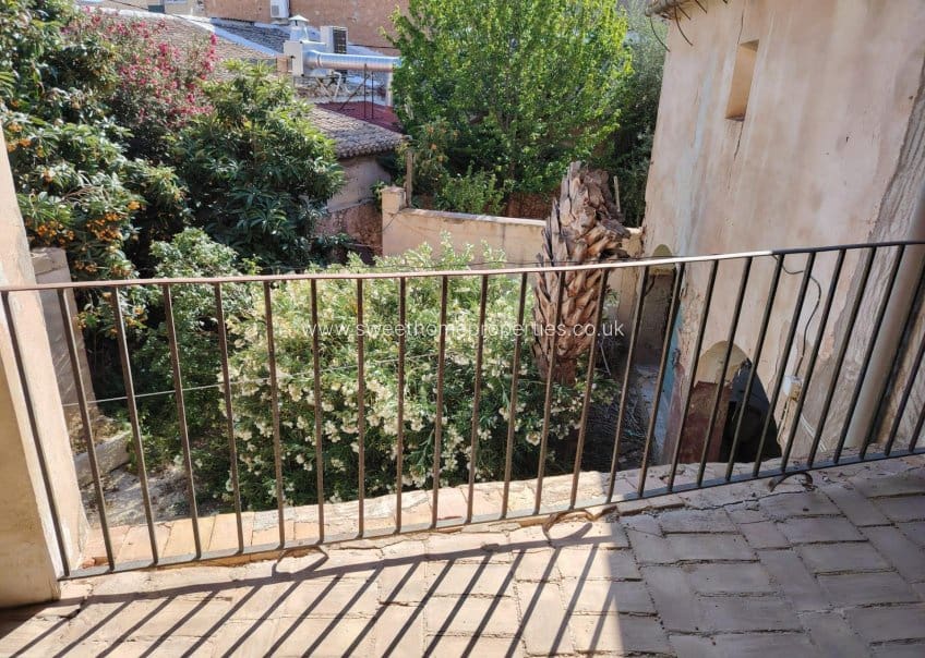 Casa de 6 habitaciones en Pinoso en venta con piscina - 150.000 € (Ref: 9585123)