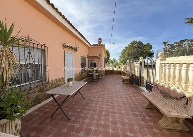 Finca/Casa Rural de 4 habitaciones en Pinoso en venta con piscina - 180.000 € (Ref: 9631797)